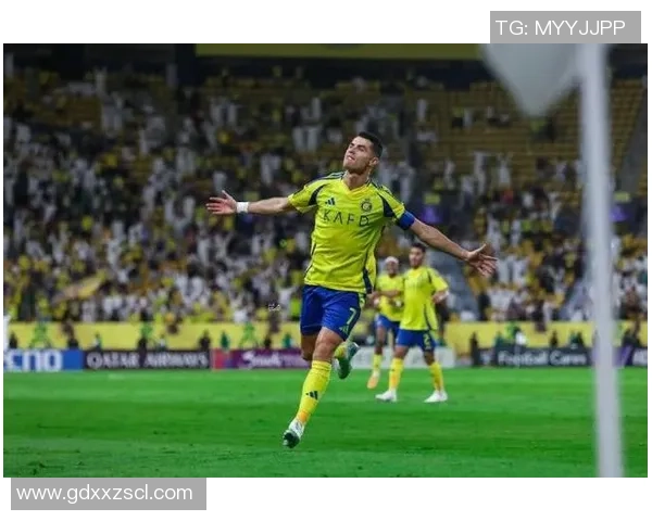 足球场上的7号传奇球员：从贝利到C罗的荣耀之路